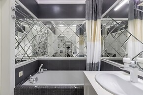 Designer Apartments near Dana Mall