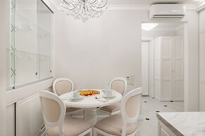 Designer Apartments near Dana Mall