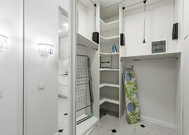 Designer Apartments near Dana Mall