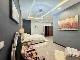 Huge Pool Villa with Private Lake