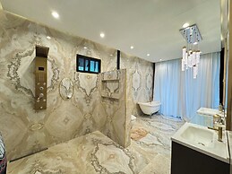 Huge Pool Villa with Private Lake