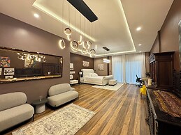 Huge Pool Villa with Private Lake