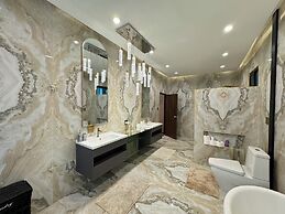 Huge Pool Villa with Private Lake