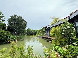 Huge Pool Villa with Private Lake