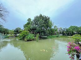 Huge Pool Villa with Private Lake