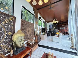 Huge Pool Villa with Private Lake