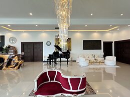 Huge Pool Villa with Private Lake