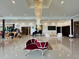 Huge Pool Villa with Private Lake