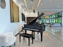 Huge Pool Villa with Private Lake