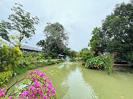 Huge Pool Villa with Private Lake