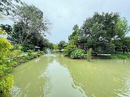 Huge Pool Villa with Private Lake