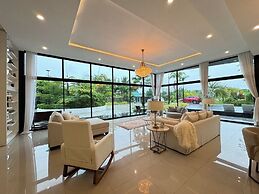 Huge Pool Villa with Private Lake