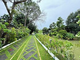 Huge Pool Villa with Private Lake