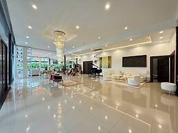 Huge Pool Villa with Private Lake