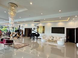 Huge Pool Villa with Private Lake