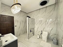 Huge Pool Villa with Private Lake