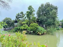 Huge Pool Villa with Private Lake