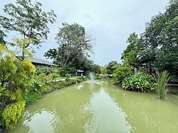 Huge Pool Villa with Private Lake