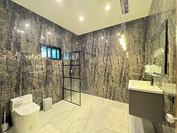 Huge Pool Villa with Private Lake