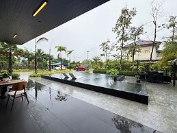 Huge Pool Villa with Private Lake