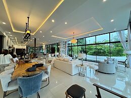 Huge Pool Villa with Private Lake