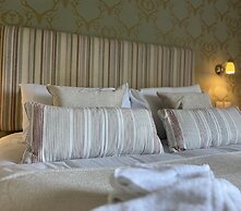 The Olde Coach House Inn
