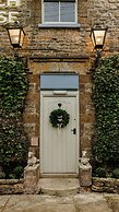 The Olde Coach House Inn