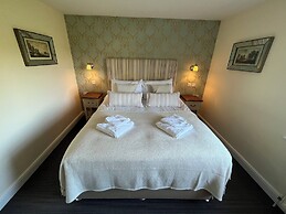 The Olde Coach House Inn