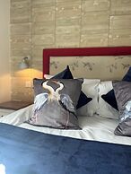 The Olde Coach House Inn