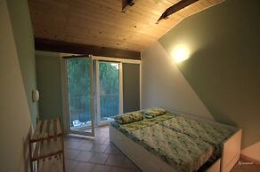 Dolce Casa - Charming Renovated Home With Modern Amenities and Antique