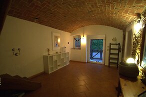 Dolce Casa - Charming Renovated Home With Modern Amenities and Antique