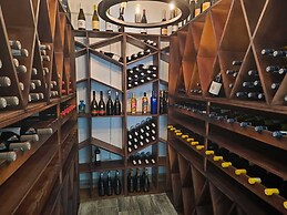 Room in Lodge - Luxury Suite in Zambezi Boutique Lodge 9 With Free Tow