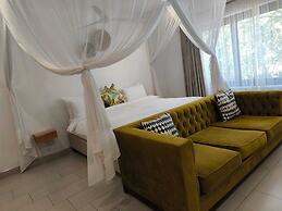 Room in Lodge - Luxury Suite in Zambezi Boutique Lodge 9 With Free Tow