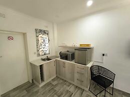 Room in Lodge - Luxury Suite in Zambezi Boutique Lodge 9 With Free Tow