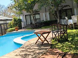 Room in Lodge - Luxury Suite in Zambezi Boutique Lodge 9 With Free Tow