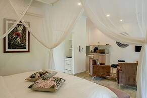 Room in Lodge - Luxury Suite in Zambezi Boutique Lodge 9 With Free Tow