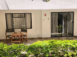 Room in Lodge - Luxury Suite in Zambezi Boutique Lodge 9 With Free Tow