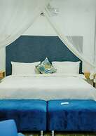 Room in Lodge - Luxury Suite in Zambezi Boutique Lodge 5