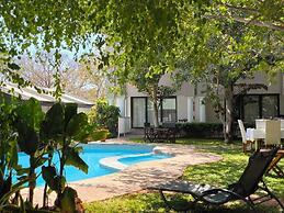 Room in Lodge - Luxury Suite in Zambezi Boutique Lodge 2, Free 4x4 Tow