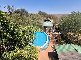 Room in Lodge - Luxury Suite in Zambezi Boutique Lodge 2, Free 4x4 Tow