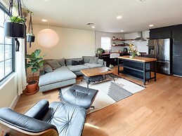 East Austin Bungalow With Music Studio Firepit