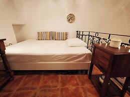 Authentic White House in Paros Lefkes