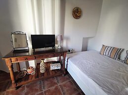 Authentic White House in Paros Lefkes