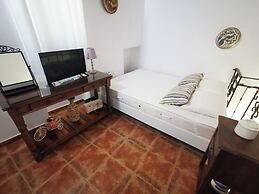 Authentic White House in Paros Lefkes