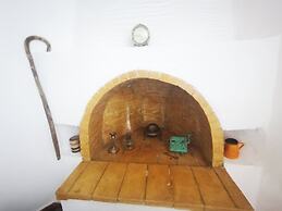 Authentic White House in Paros Lefkes