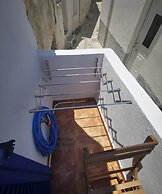 Authentic White House in Paros Lefkes