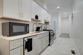 Walk to Churchill Downs: Central Louisville Home!