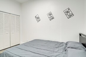 Walk to Churchill Downs: Central Louisville Home!