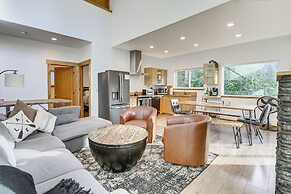 Lake Wenatchee Getaway w/ Water & Mountain Views!