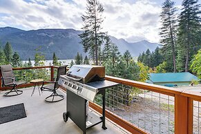 Lake Wenatchee Getaway w/ Water & Mountain Views!